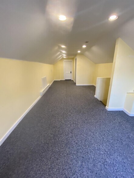 Building Photo - 67 Bristol Rd