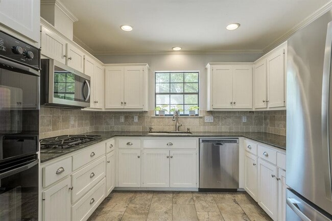 Building Photo - 6210 Cape Coral Dr