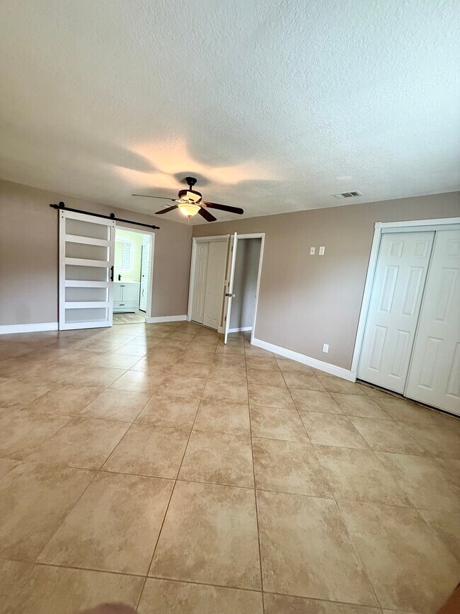 Building Photo - 4427 Tuna Dr