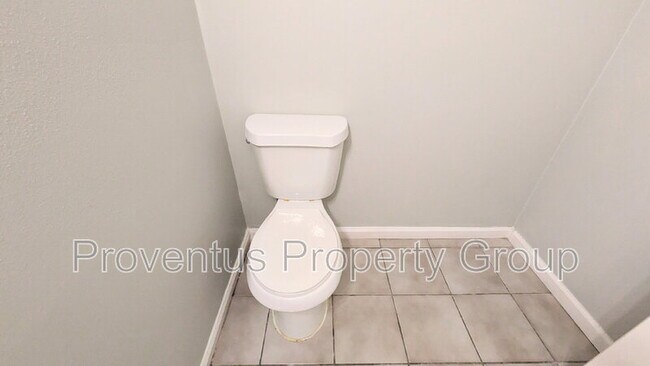 Building Photo - 4527 Versailles Dr