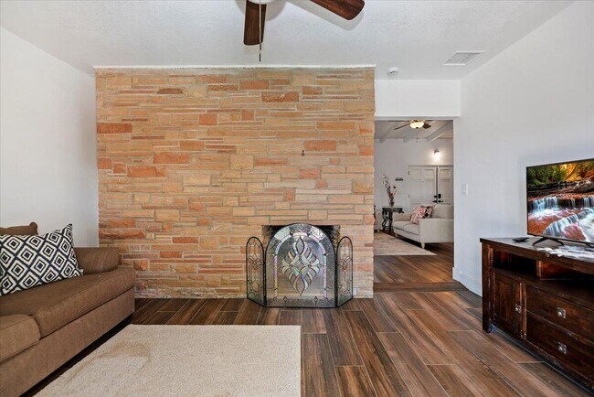 Building Photo - 32300 Shadow Mountain Ln