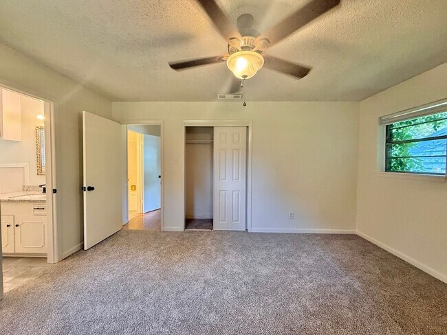 Building Photo - 7618 Brookhollow Dr