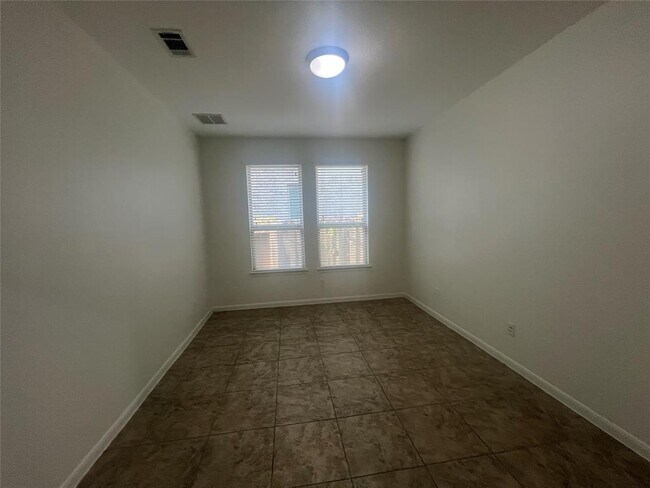 Building Photo - 6030 Clymer Mdw