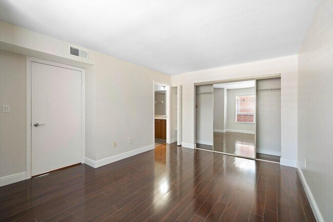 Building Photo - 1165 Crystal Way