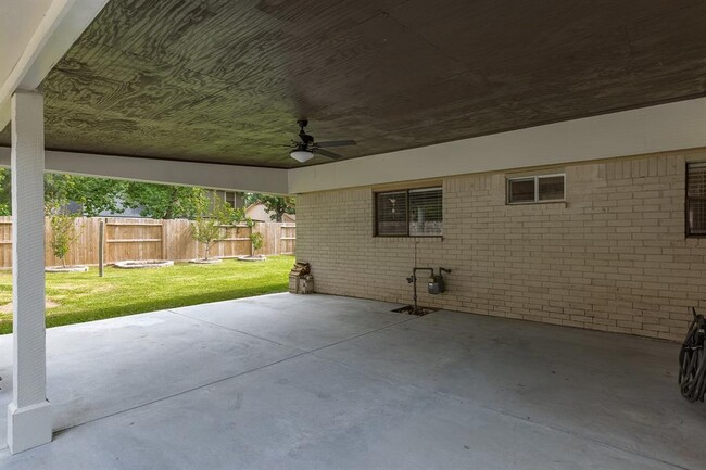 Building Photo - 2739 Foliage Green Dr