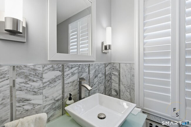 Building Photo - 508 Highland St