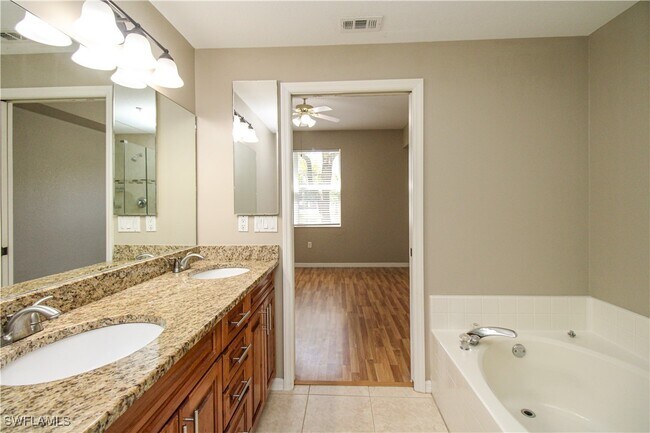 Building Photo - 354 Dover Pl