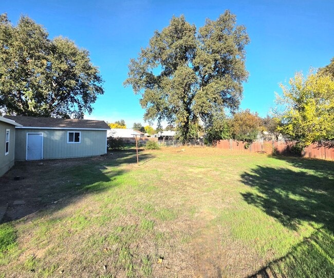 Building Photo - REMOELED 2 BED 1 BATH HOUSE READY NOW!