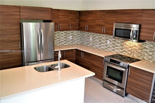 Building Photo - 6930 NW 106th Ave