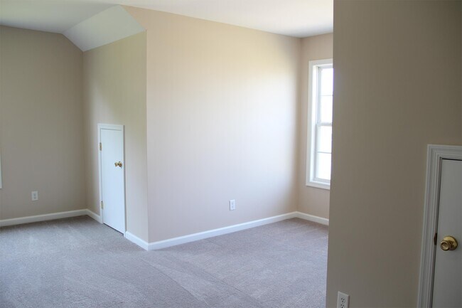 Building Photo - 107 Enchanted Way
