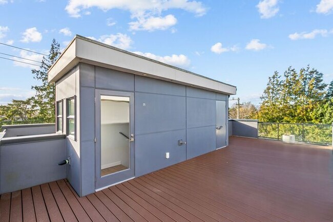 Building Photo - Stunning AIR CONDITIONED Alki Townhome w/ Rooftop Ocean View