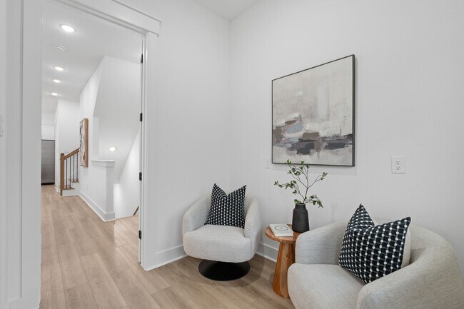 Building Photo - 717 Janisch Rd