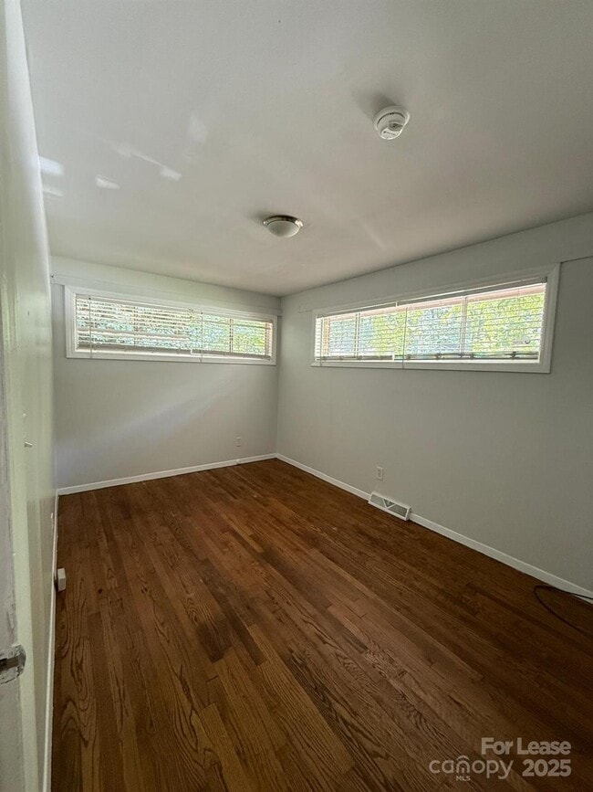 Building Photo - 617 Camrose Dr
