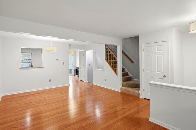 Building Photo - 1 Lanhill Ct