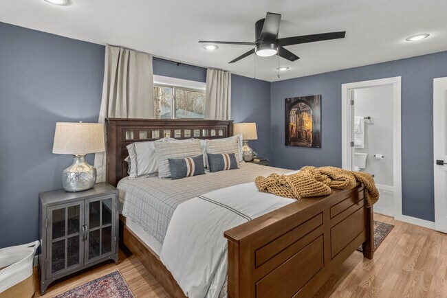 Building Photo - 201 N Dogwood St