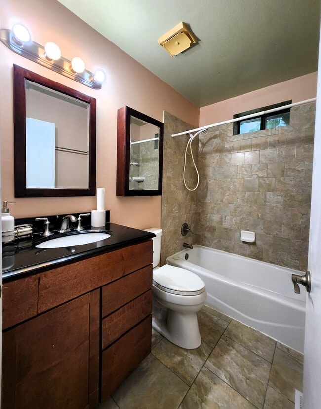 Building Photo - Charming 3 bedroom house for rent in NE Tallahassee, 1 car garage, private back yard, move in ear...