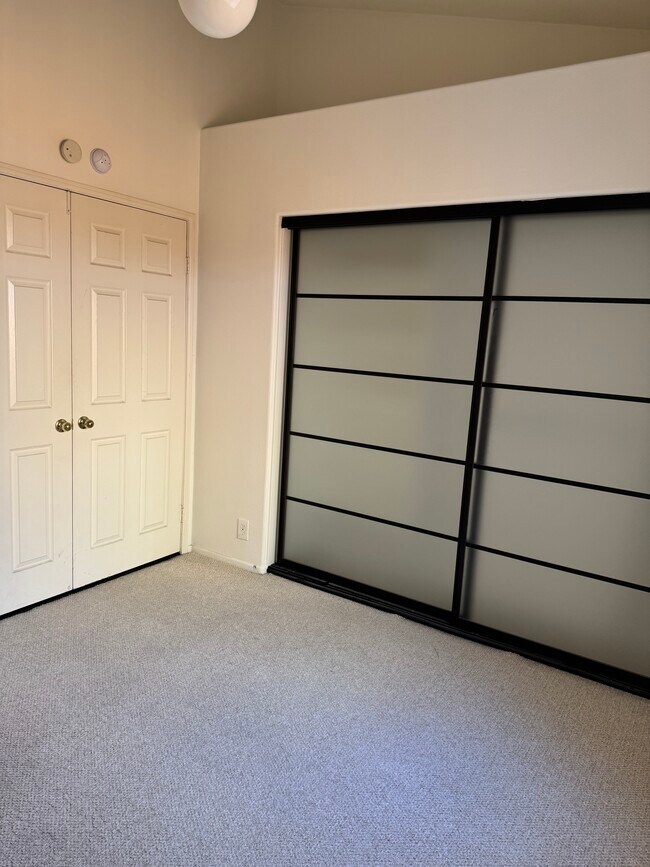 Building Photo - 13885 Portofino St