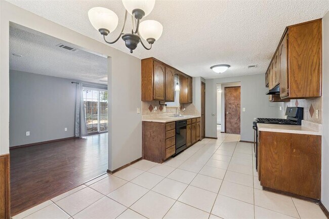 Building Photo - 1205 Swan Lake Rd