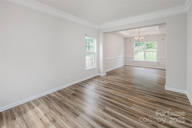 Building Photo - 16017 Woodcote Dr