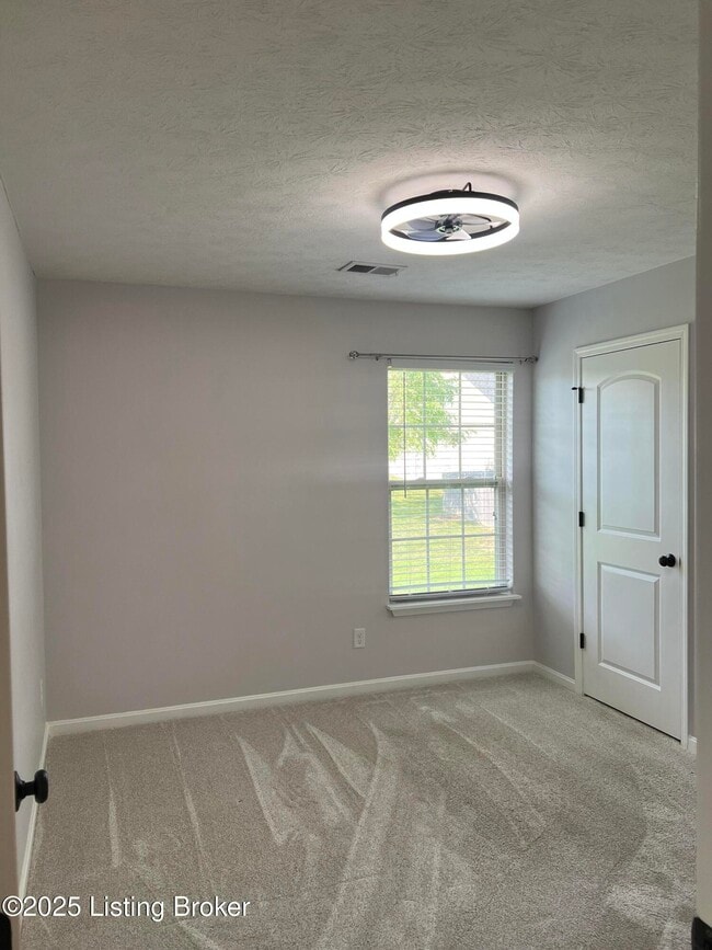 Building Photo - 220 Meadowcrest Dr