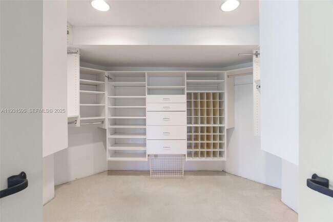 Building Photo - 2130 NE 15th St