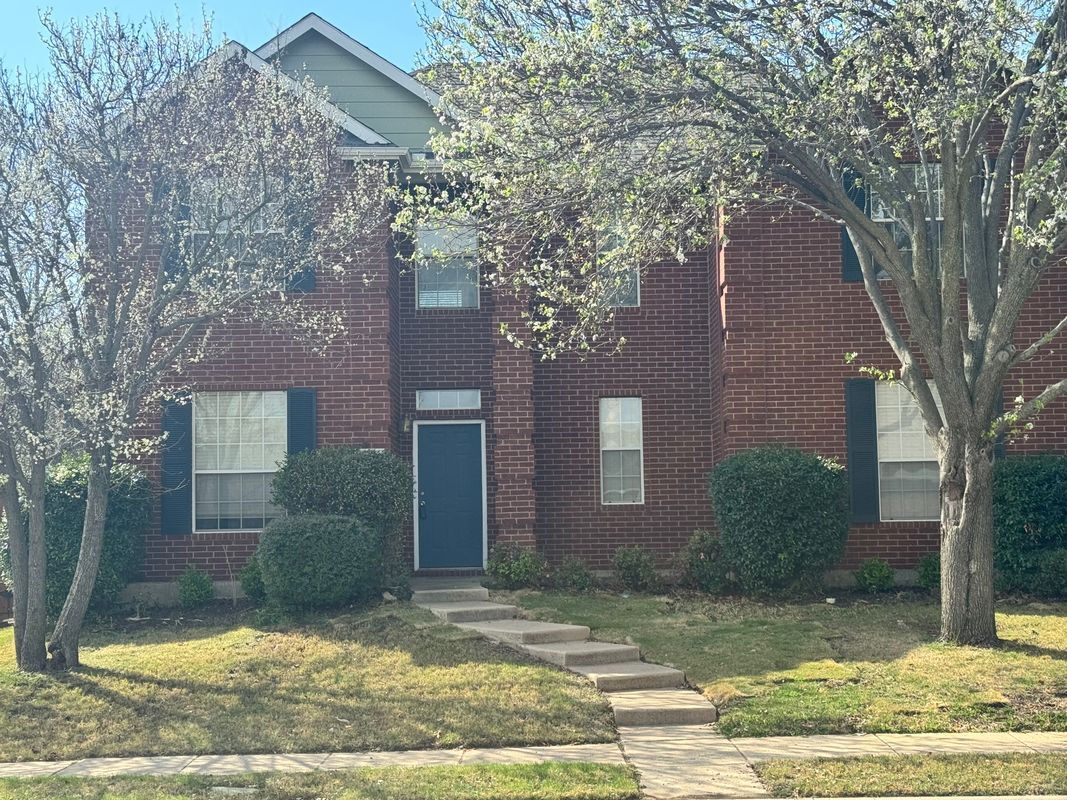 Building Photo - 1705 River Oaks Dr