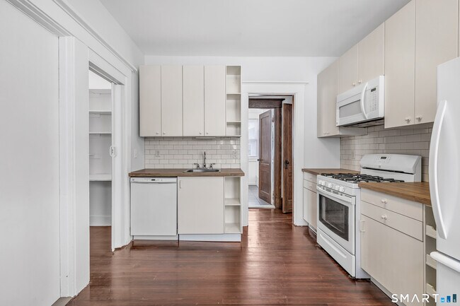 Building Photo - 66 Brownell St