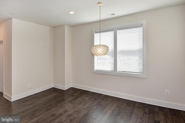 Building Photo - 44858 Tiverton Sq