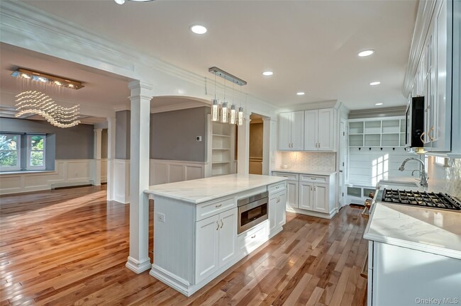 Building Photo - 850 St Johnland Rd