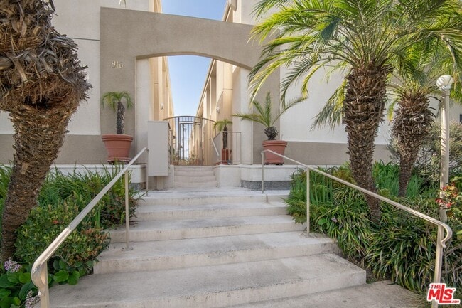 Building Photo - 916 15th St