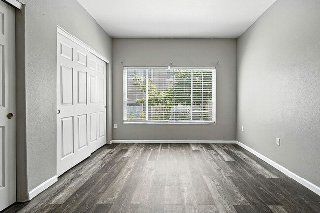 Building Photo - Immaculate Updated 2-Bedroom, 2-Bath Groun...