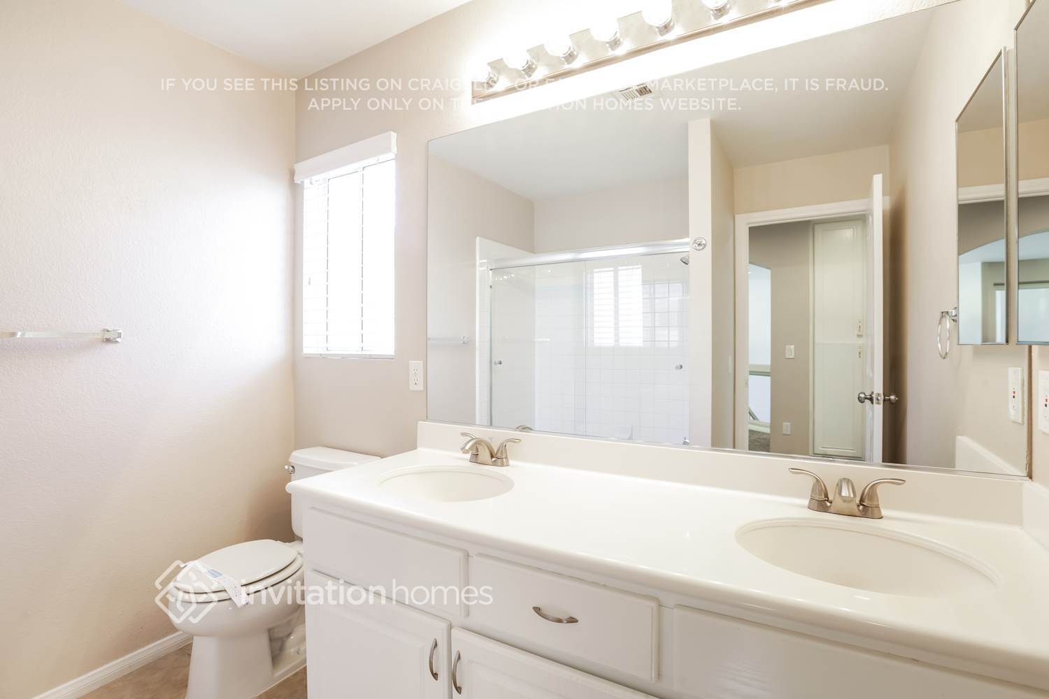 Building Photo - 8637 W Gilmore Ave