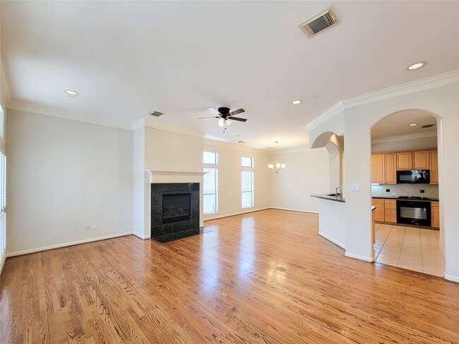 Building Photo - 604 Reinerman St
