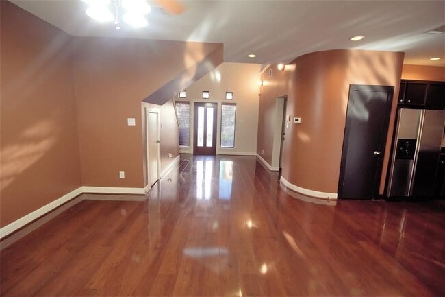 Building Photo - 9810 Marlink