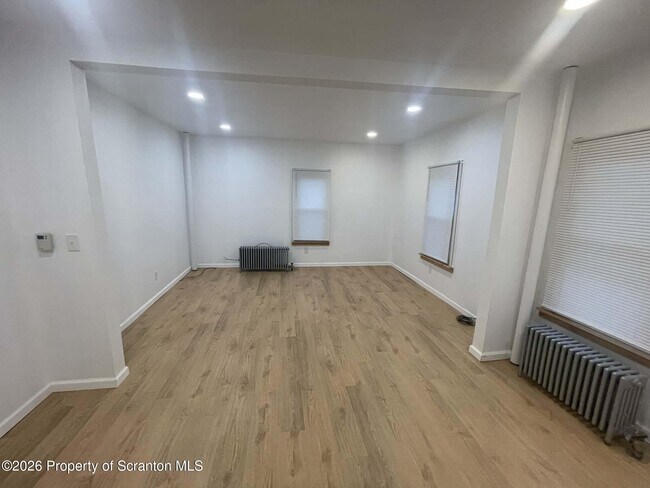 Building Photo - 76 Brook St