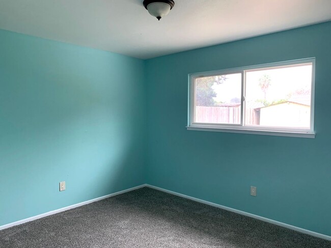 Building Photo - 4917 Roja Dr