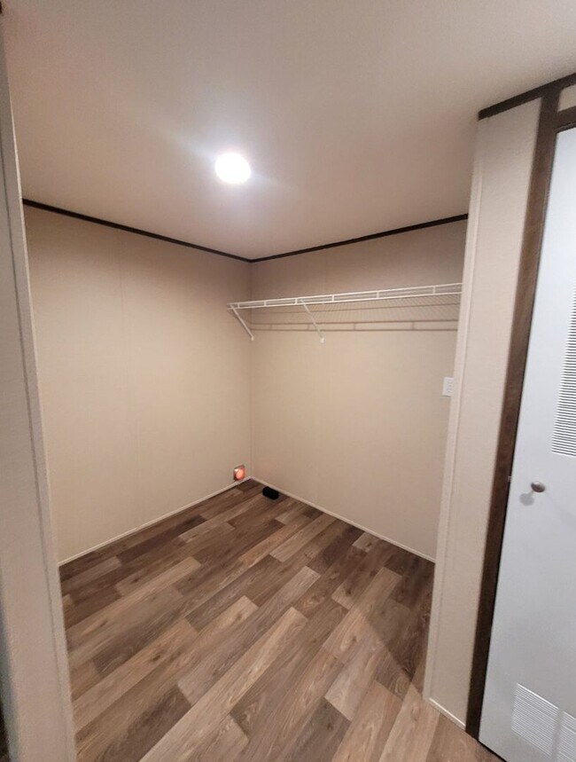 Building Photo - 165 Silver Cir