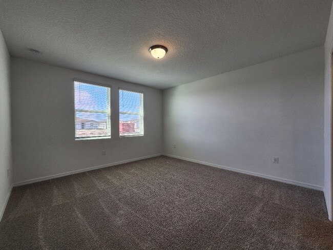 Building Photo - LIKE NEW!!! 4-Bedroom, 2-Bathroom in Villamar/Winter Haven