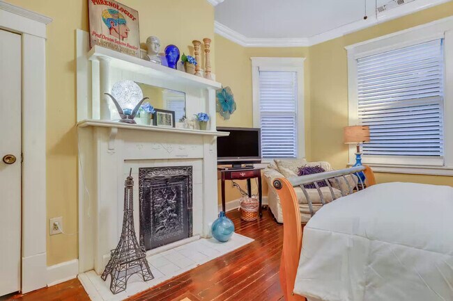 Building Photo - 524 E Duffy St