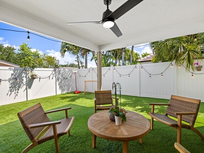 Building Photo - Coastal Elegance Awaits! Stunning 5-Bedroom Home in Prime Fort Lauderdale Location