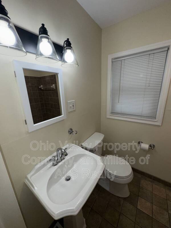 Building Photo - 3812 Napanee Rd