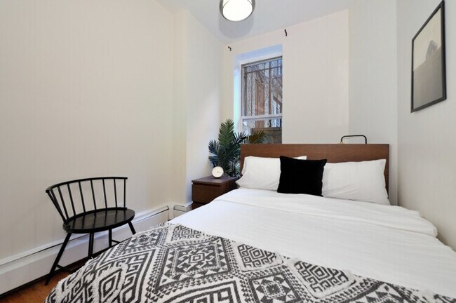 Building Photo - 338 W 36th St.