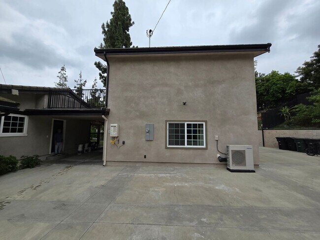 Building Photo - Fantastic 2 Bed, 2.5 Bath ADU unit in Sunn...