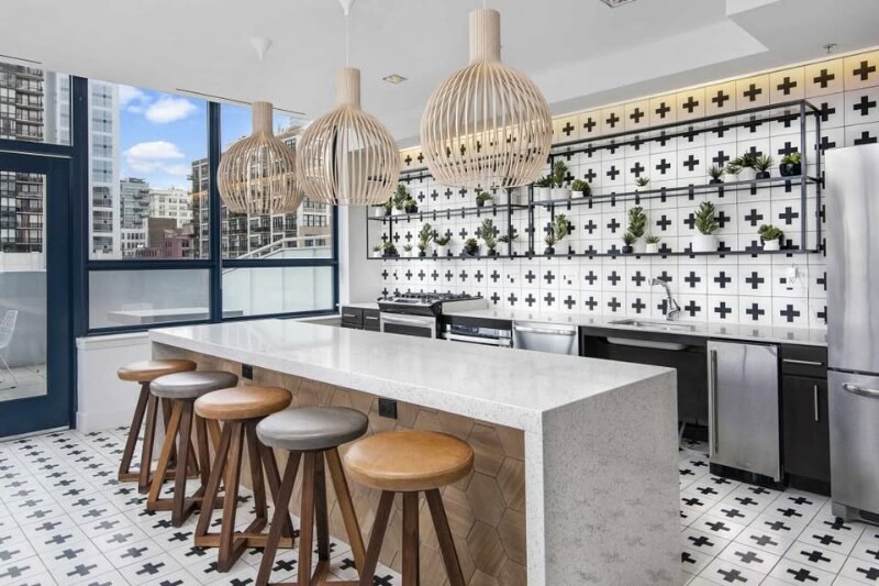 Building Photo - 217 S Halsted St