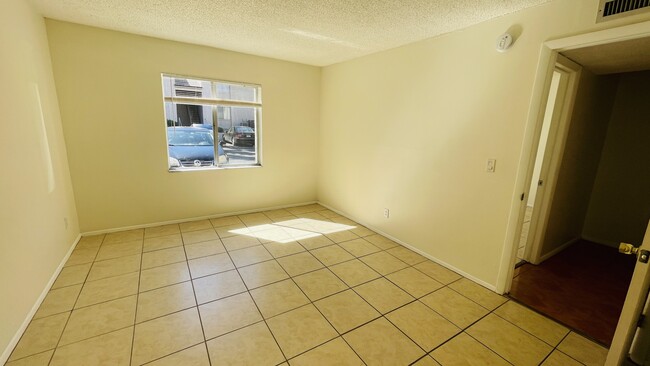 Building Photo - 5504 Pokeweed Ct