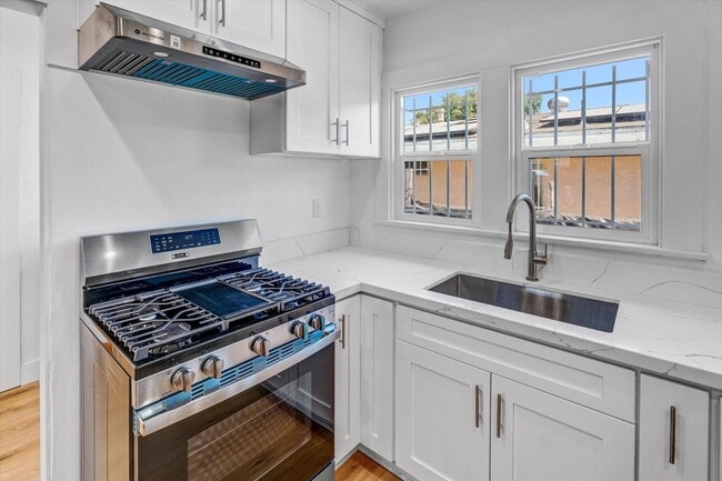 Building Photo - 1413 E 76th Pl