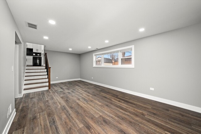 Building Photo - 11201 Deerpath Ln