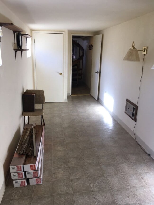 Building Photo - Spacious Clearlake Home