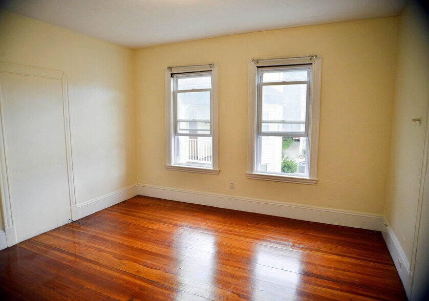 Building Photo - 539 Washington St