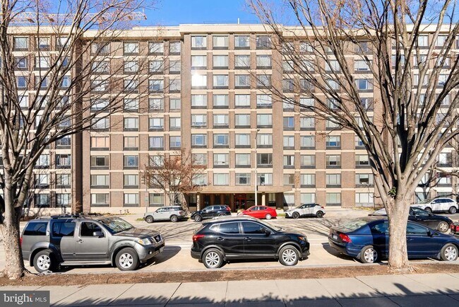 Building Photo - 2501 Calvert St NW